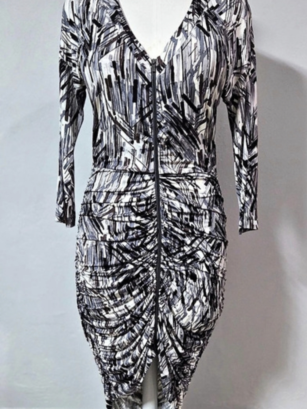 BCBGMAXAZRIA Java Combo Dress Abstract Ruched Midi Dress White & Black Large